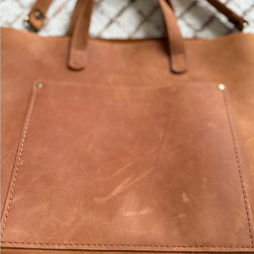 Portland Leather Medium Crossbody Tote Bag Dakota Leather - Picture 11 of 11